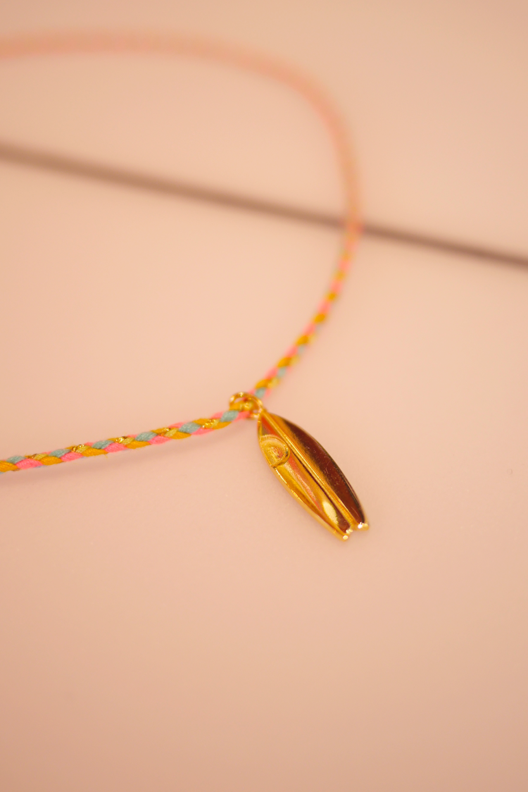 collier-de-surfeur-cordelette-chipiron-surfboards-hossegor