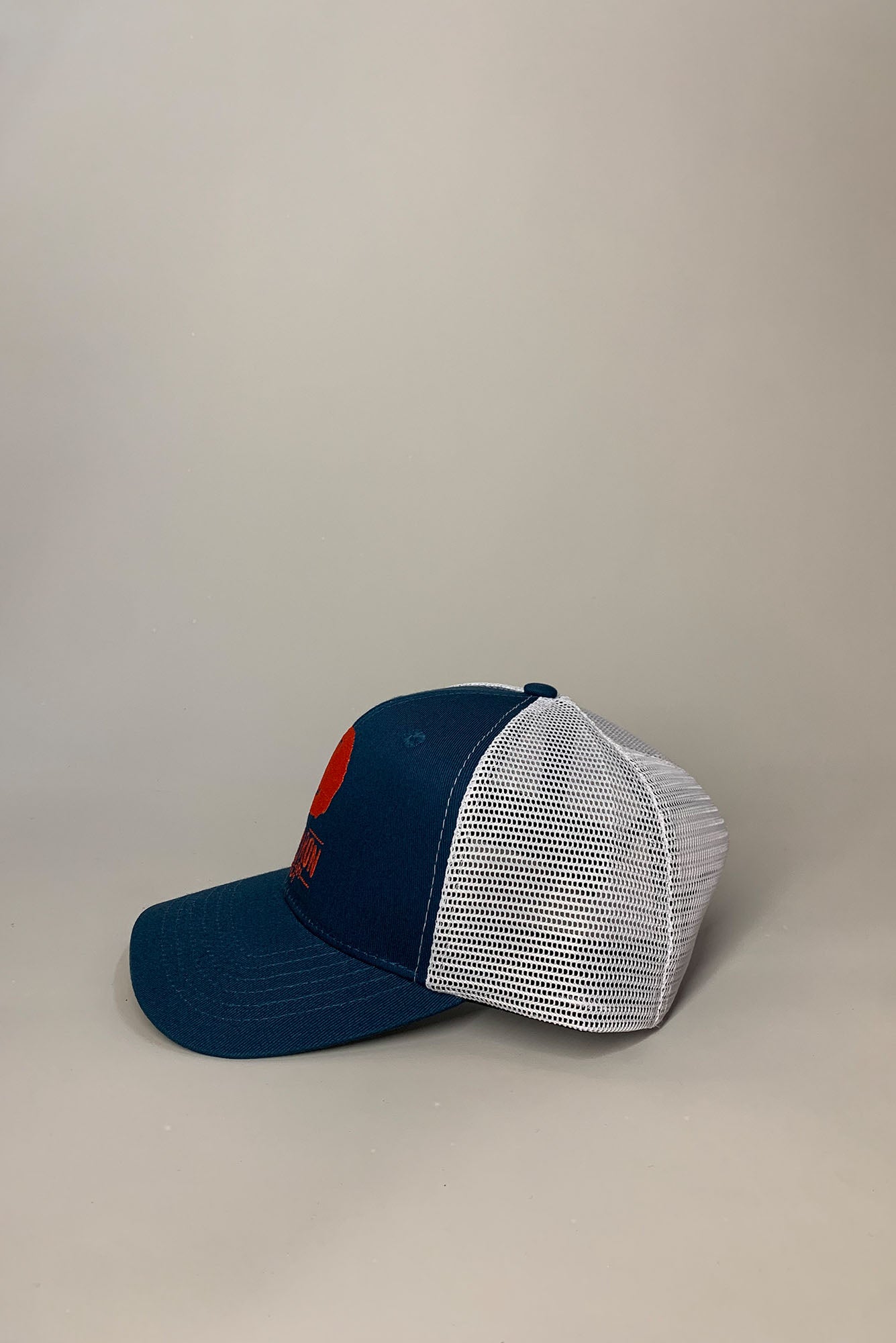 trucker-casquette-enfant-filet-bleu-broderie-logo-chipiron-surfboards