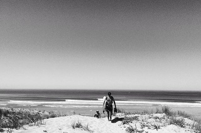 Surfer en automne à Hossegor: Il est l'heure de rentrer à l'école, les enfants.