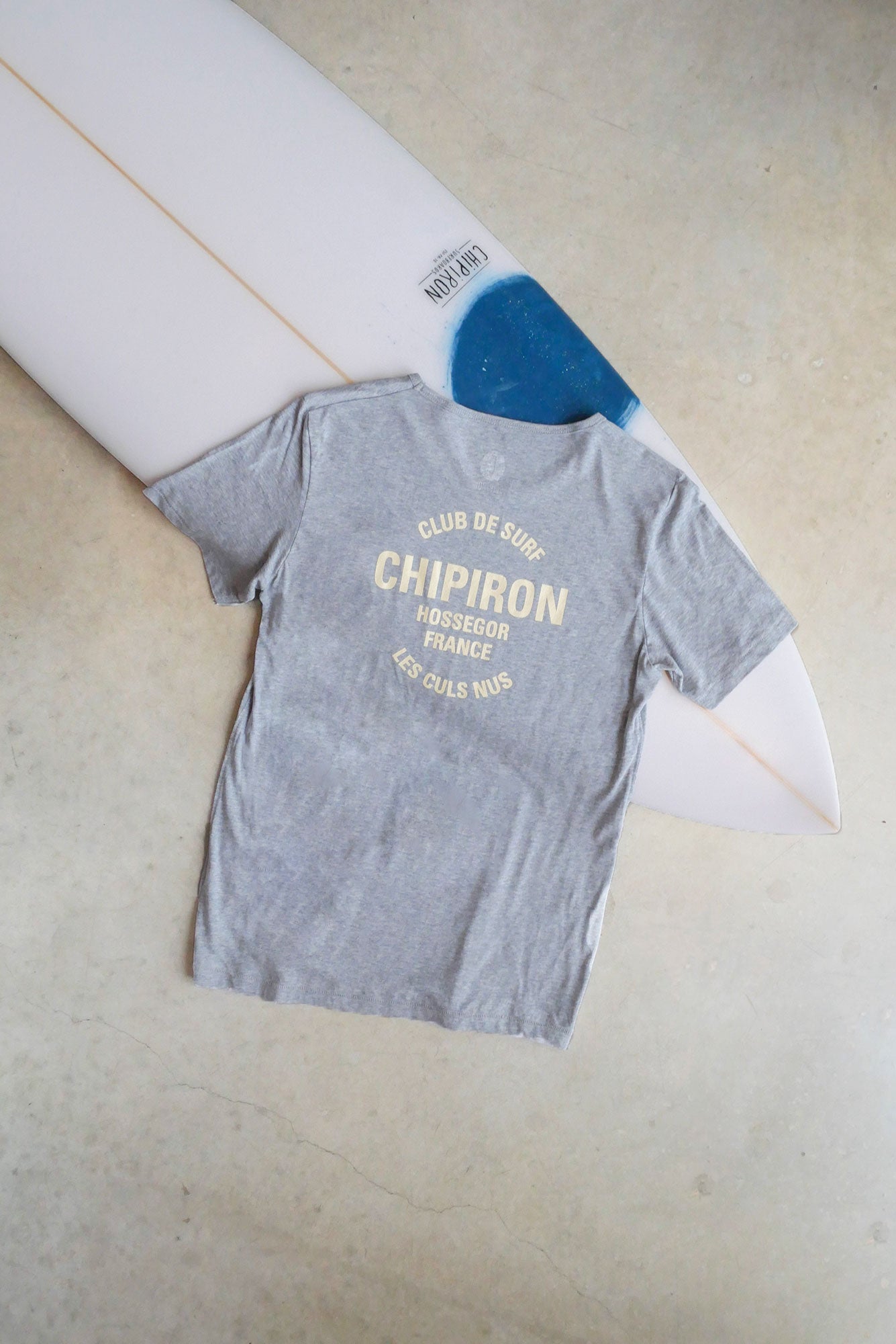 club-de-surf-t-shirt-gris-pe-23-chipiron-surfboards-hossegor