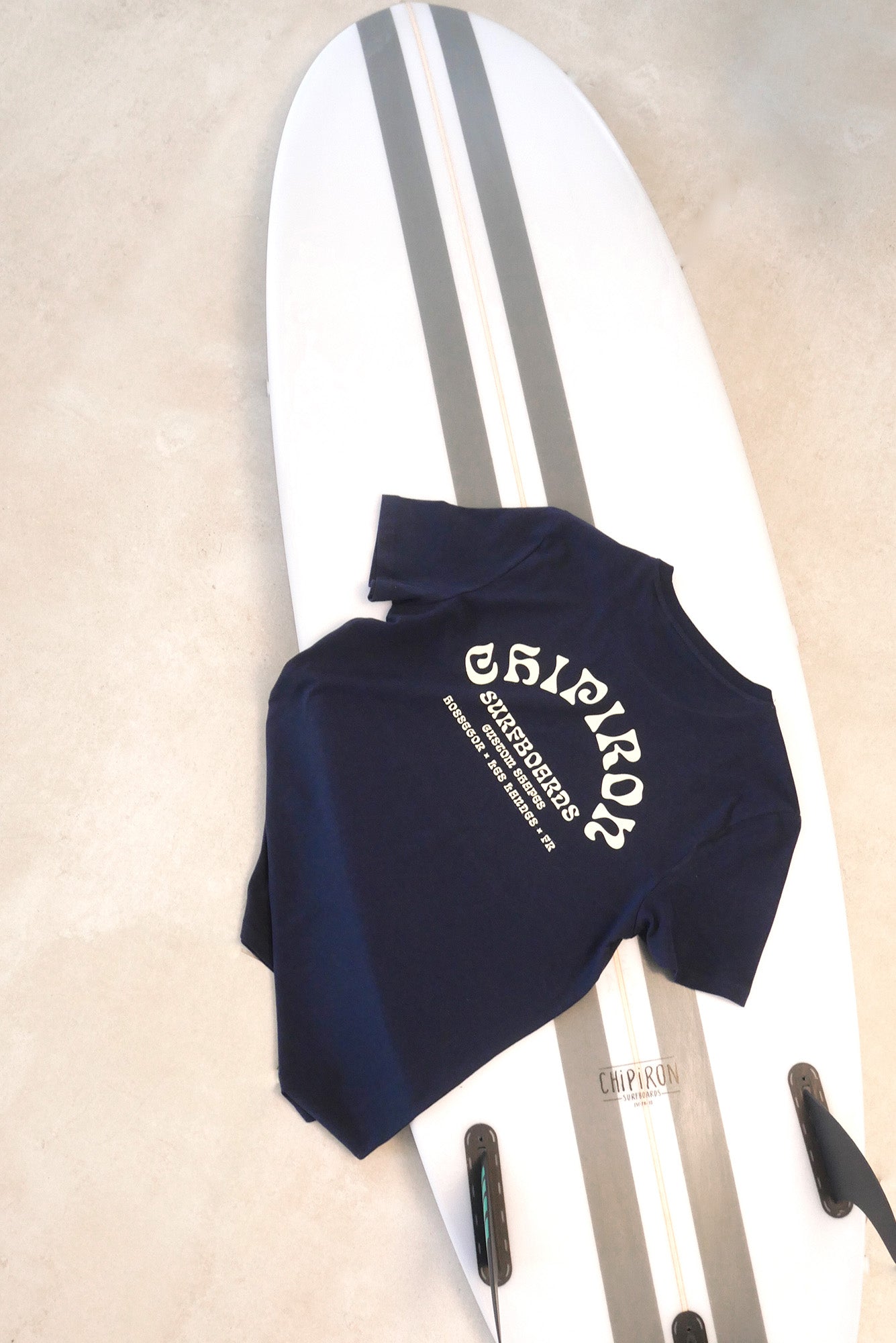 tshirt-navy-custom-shapes-chipiron-surfboards-ss23-dos