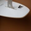 Détail du tail du tracker 7' en mousse par Chipiron Surfboards
